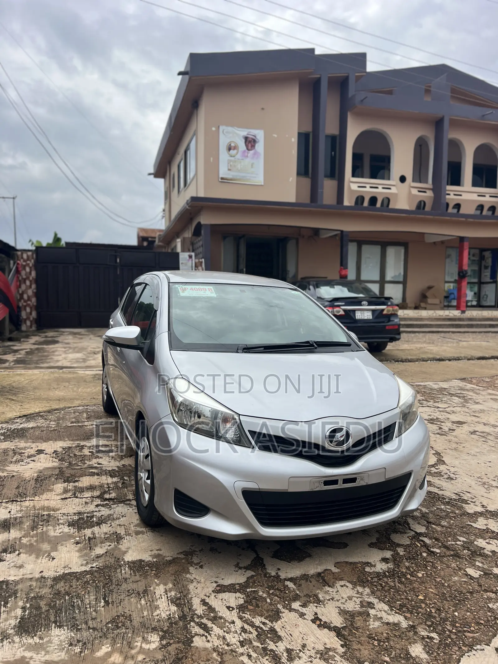 Toyota Vitz 1.3 AWD 5dr 2013 Silver
