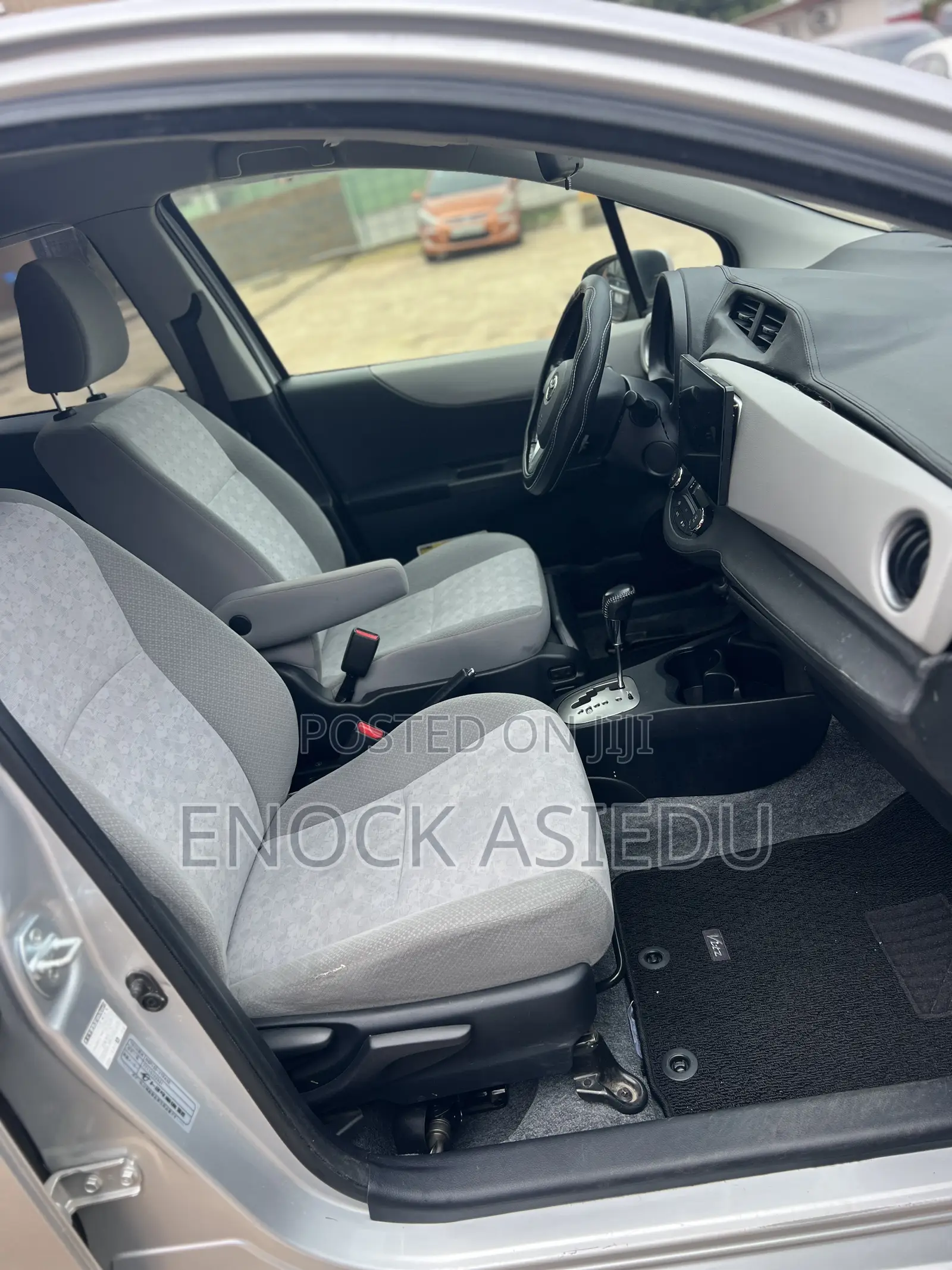 Toyota Vitz 1.3 AWD 5dr 2013 Silver