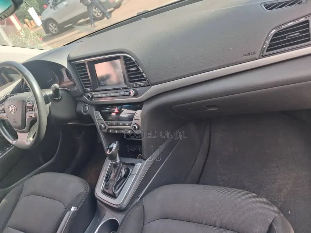 Hyundai Elantra 2018 White