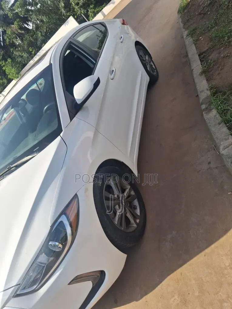 Hyundai Elantra 2018 White