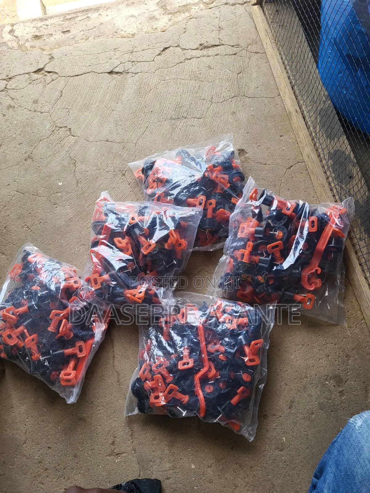 Tiles Leveling Spacers 50pcs in a Bag and Can Reusable