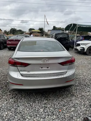 Hyundai Elantra 2017 Silver