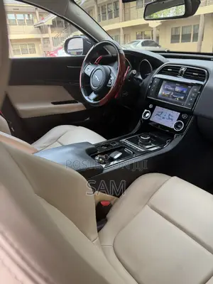 Jaguar XE 25t Premium RWD 2018 Green