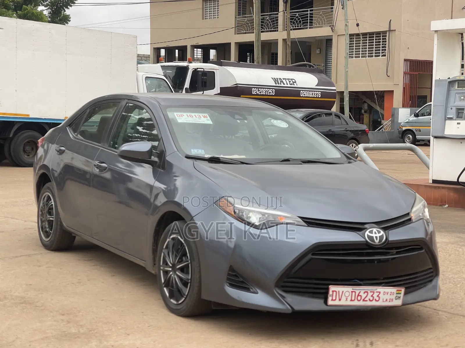 Toyota Corolla LE 4dr Sedan (1.8L 4cyl CVT) 2017 Gray
