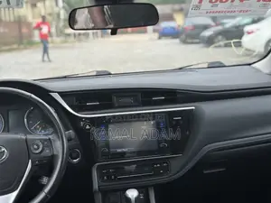 Toyota Corolla SE (1.8L 4cyl 2A) 2018 Black
