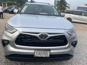 Toyota Highlander 2022 Silver