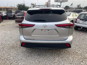 Toyota Highlander 2022 Silver