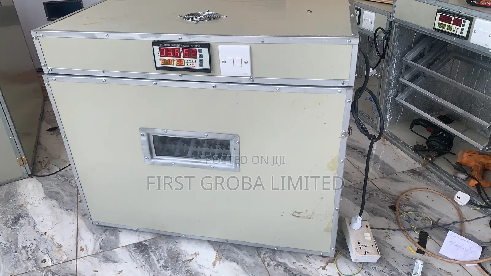 Automatic Incubator, 528 Capacity