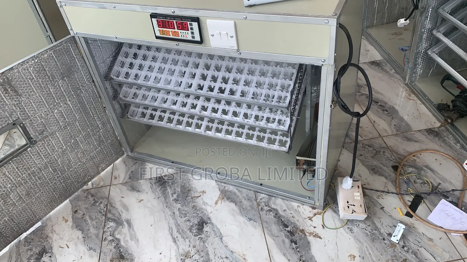 Automatic Incubator, 528 Capacity