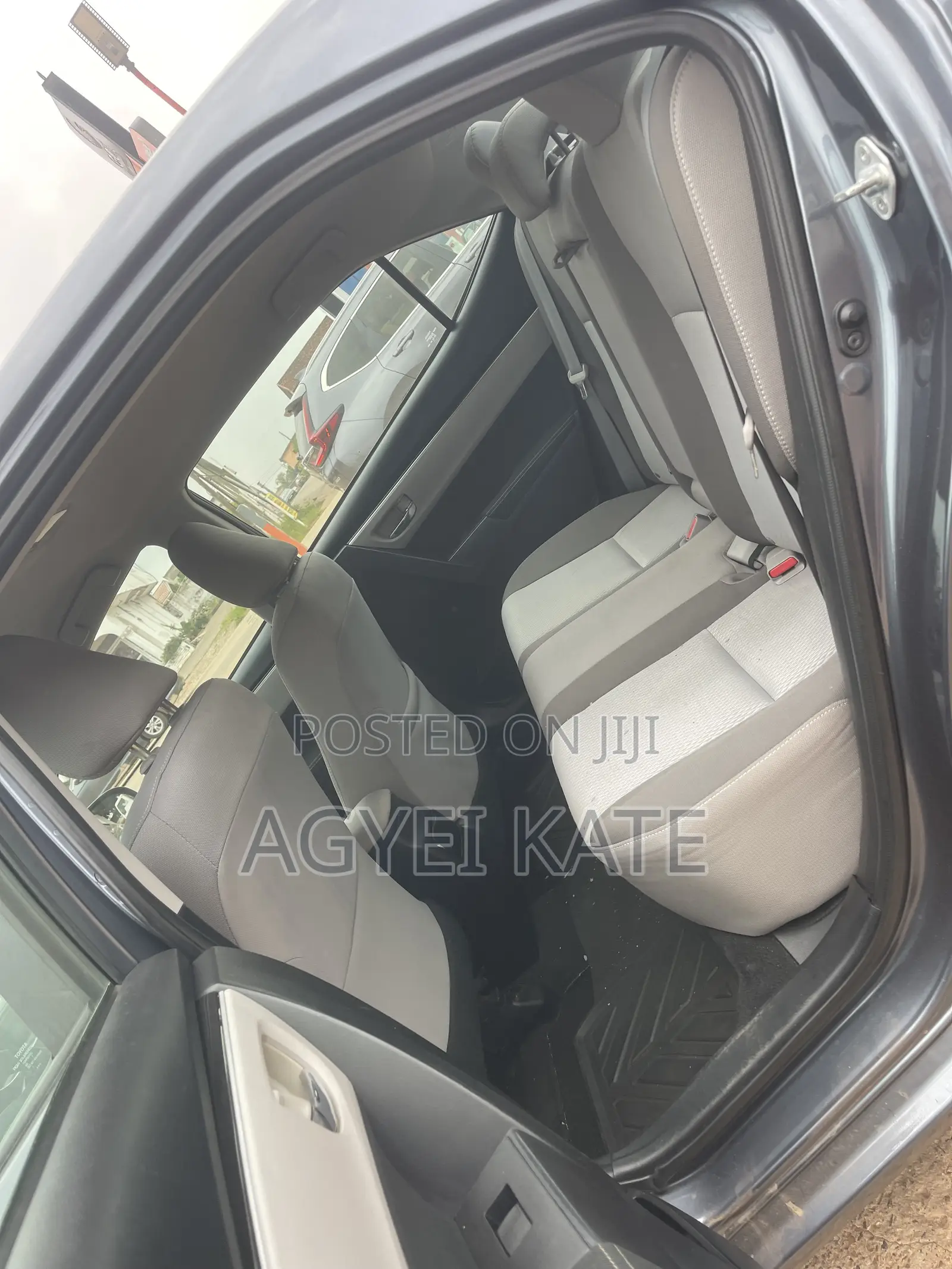 Toyota Corolla LE 4dr Sedan (1.8L 4cyl CVT) 2017 Gray