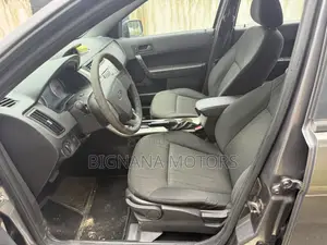 Ford Focus SE 2010 Gray