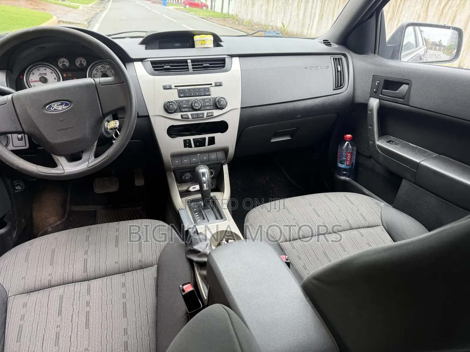 Ford Focus SE 2010 Gray