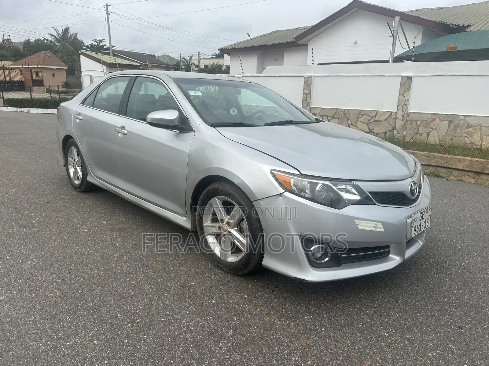 Toyota Camry SE 4dr Sedan w/Prod. End 11/13 (2.5L 4cyl 6A) 2014 Silver