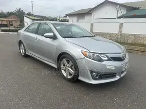 Toyota Camry SE 4dr Sedan w/Prod. End 11/13 (2.5L 4cyl 6A) 2014 Silver