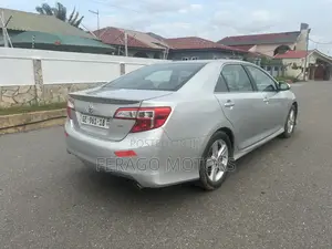 Toyota Camry SE 4dr Sedan w/Prod. End 11/13 (2.5L 4cyl 6A) 2014 Silver