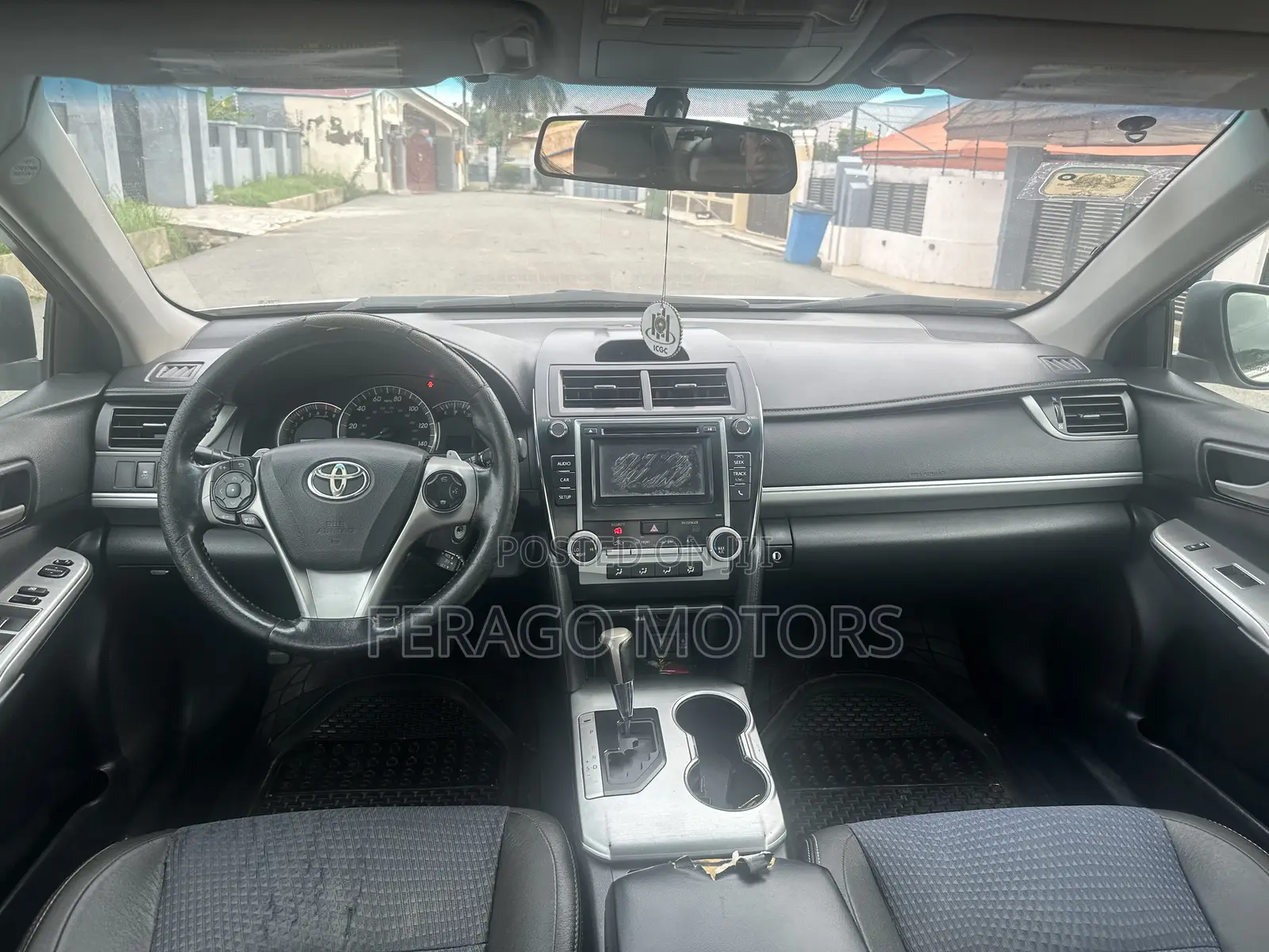 Toyota Camry SE 4dr Sedan w/Prod. End 11/13 (2.5L 4cyl 6A) 2014 Silver