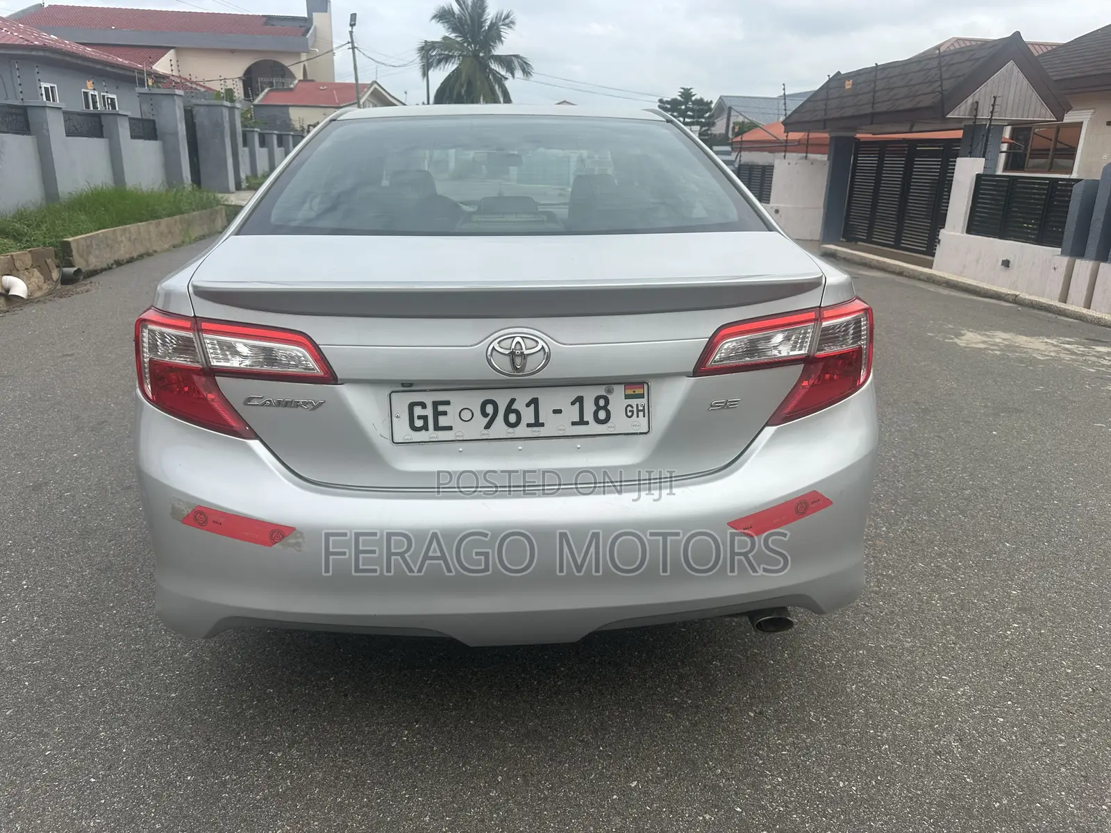 Toyota Camry SE 4dr Sedan w/Prod. End 11/13 (2.5L 4cyl 6A) 2014 Silver