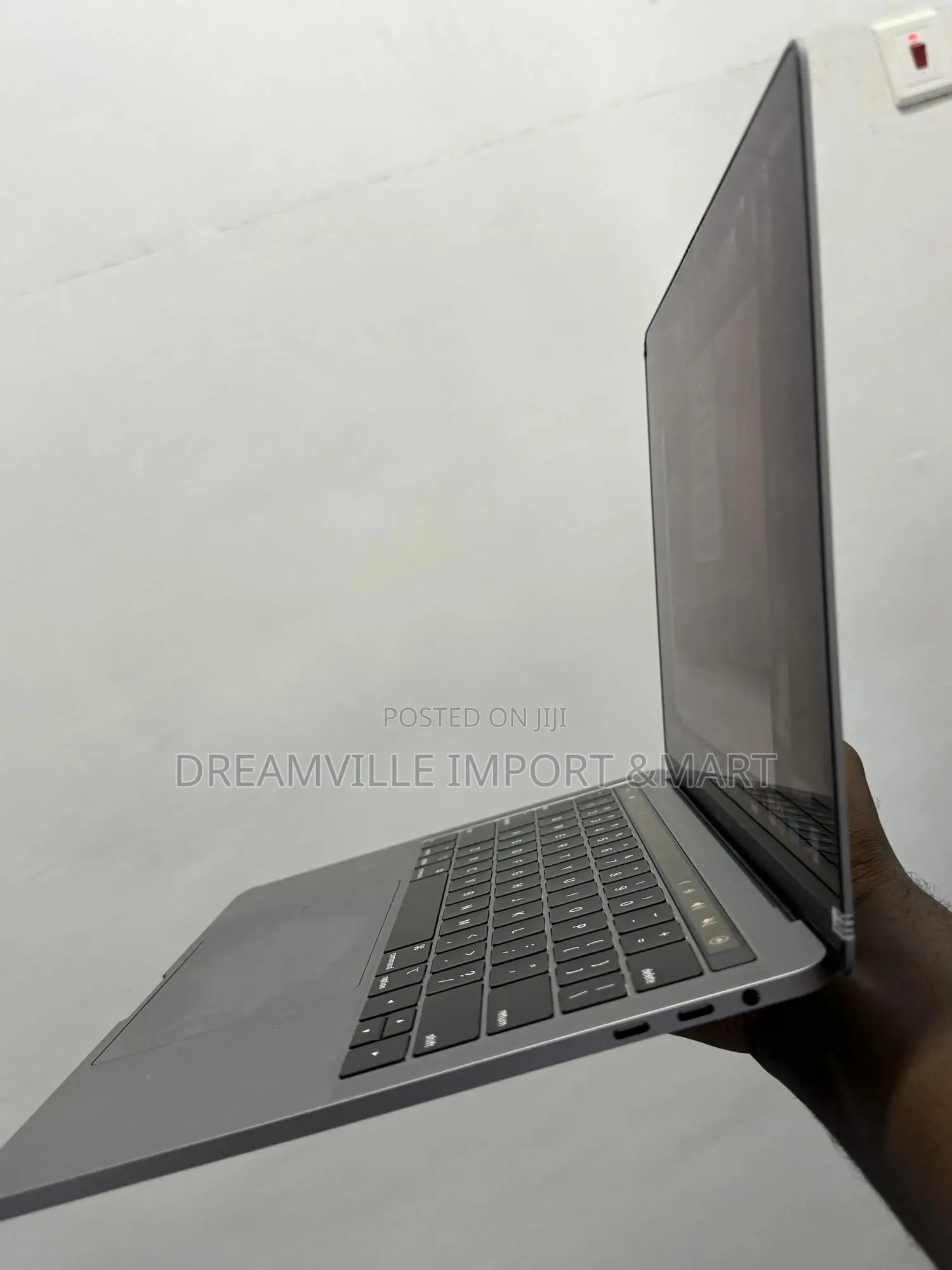New Laptop Apple MacBook Pro 2019 16GB Intel Core i5 SSD 256GB