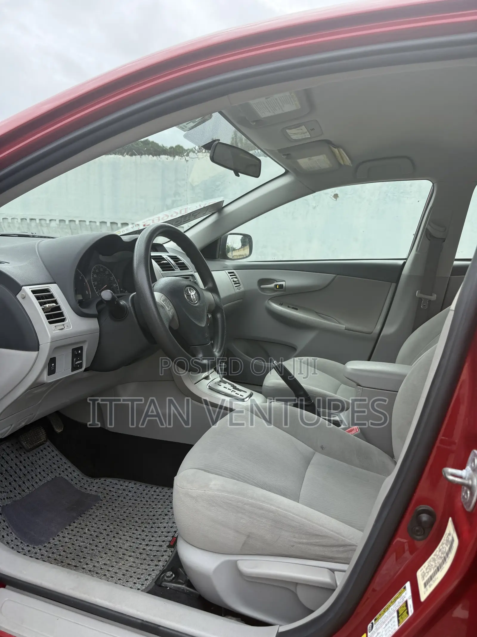 Toyota Corolla L 4dr Sedan (1.8L 4cyl 5M) 2013 Beige