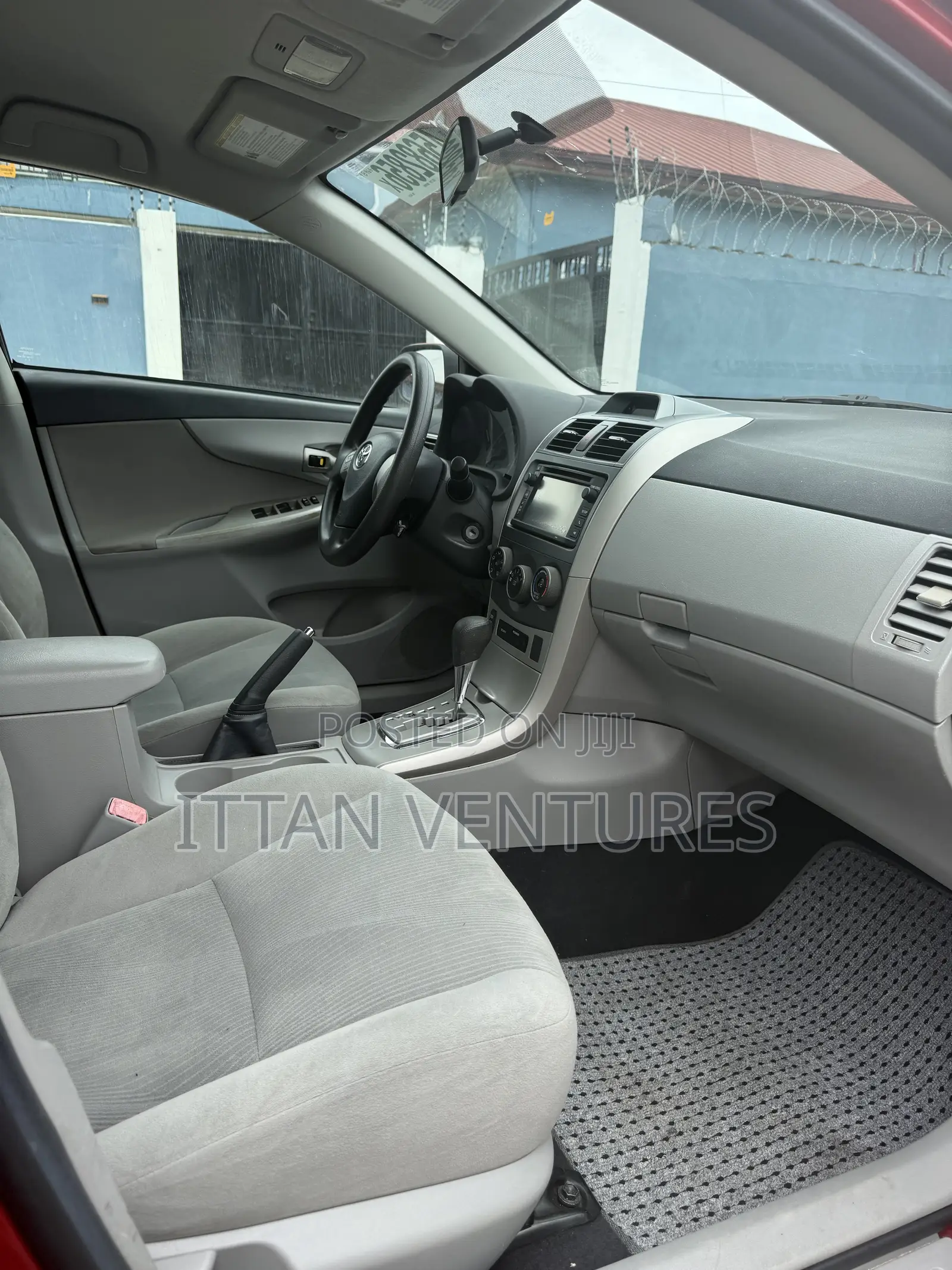 Toyota Corolla L 4dr Sedan (1.8L 4cyl 5M) 2013 Beige