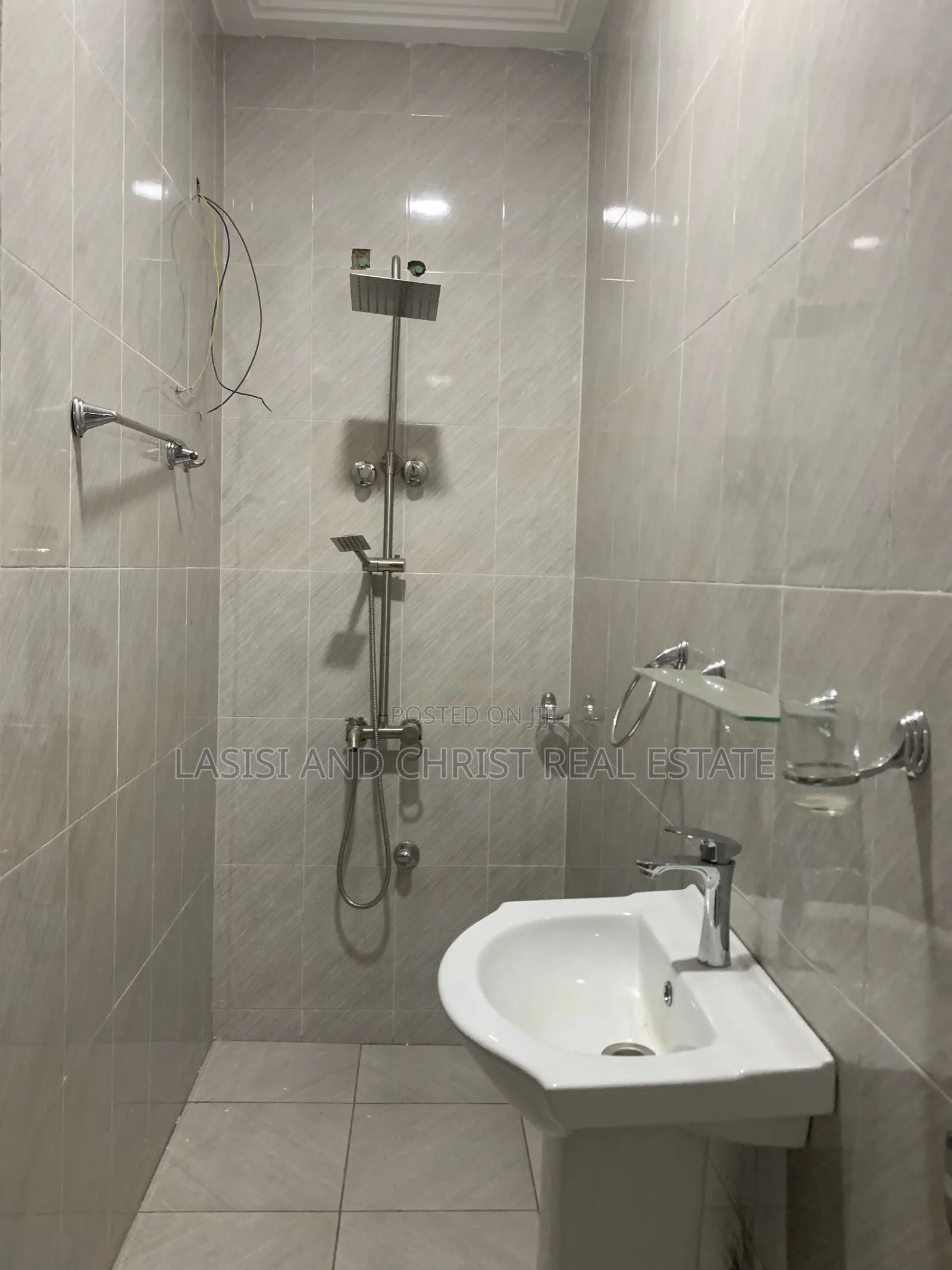 2bdrm Apartment in Lasisi And Christ, Amasaman for rent