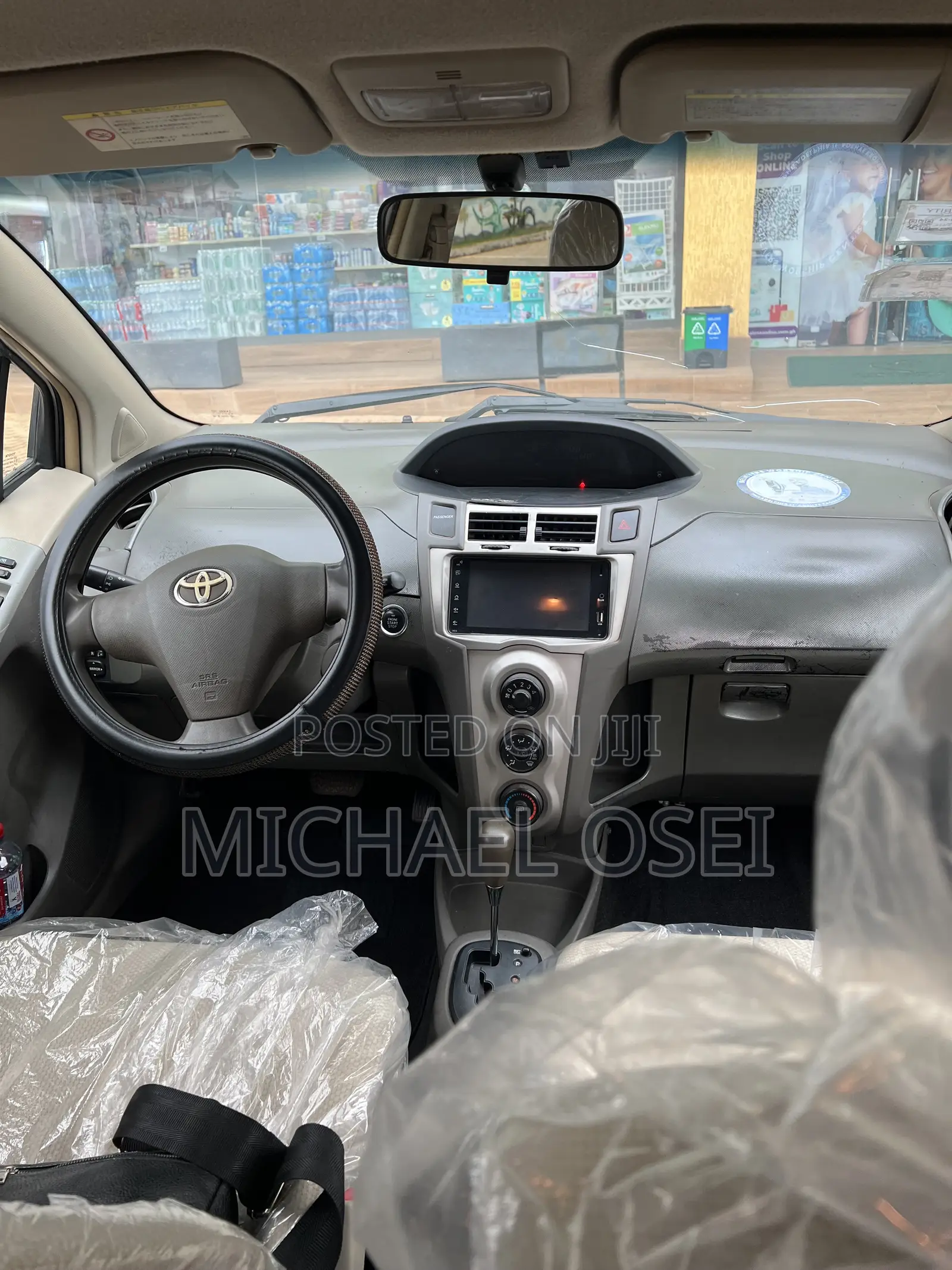 Toyota Vitz 2010 Silver