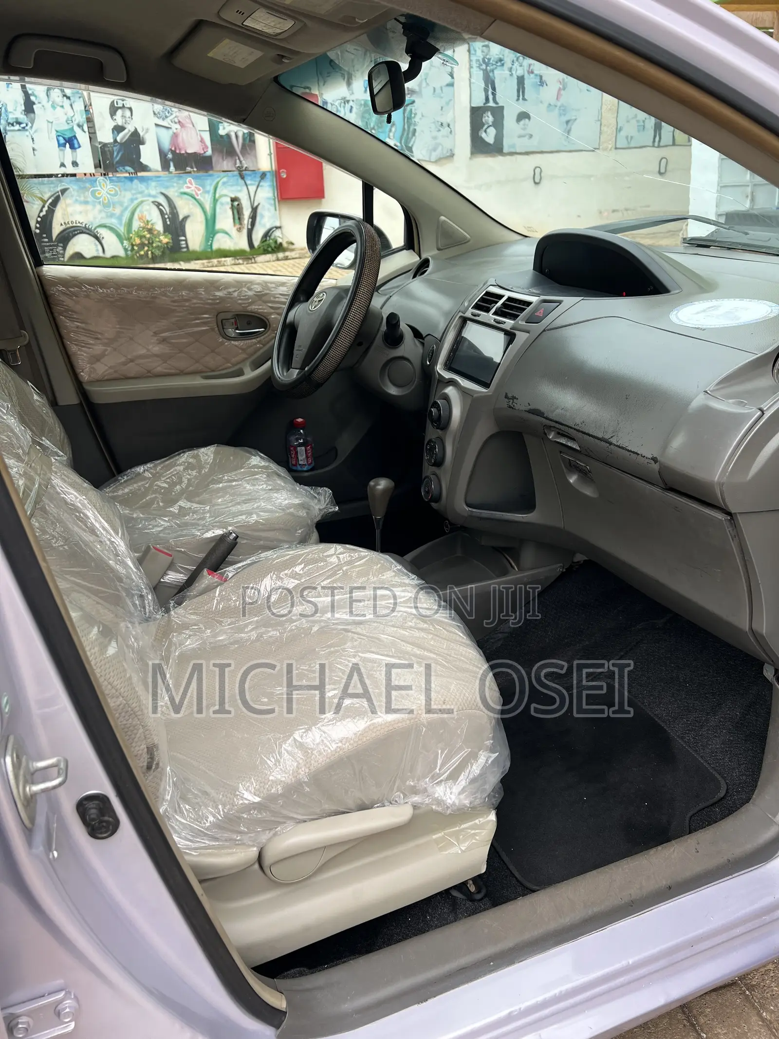 Toyota Vitz 2010 Silver