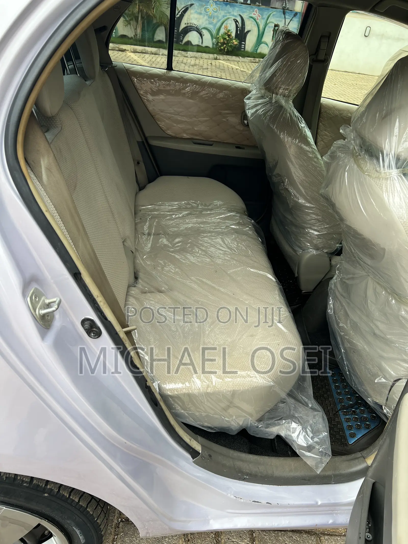 Toyota Vitz 2010 Silver
