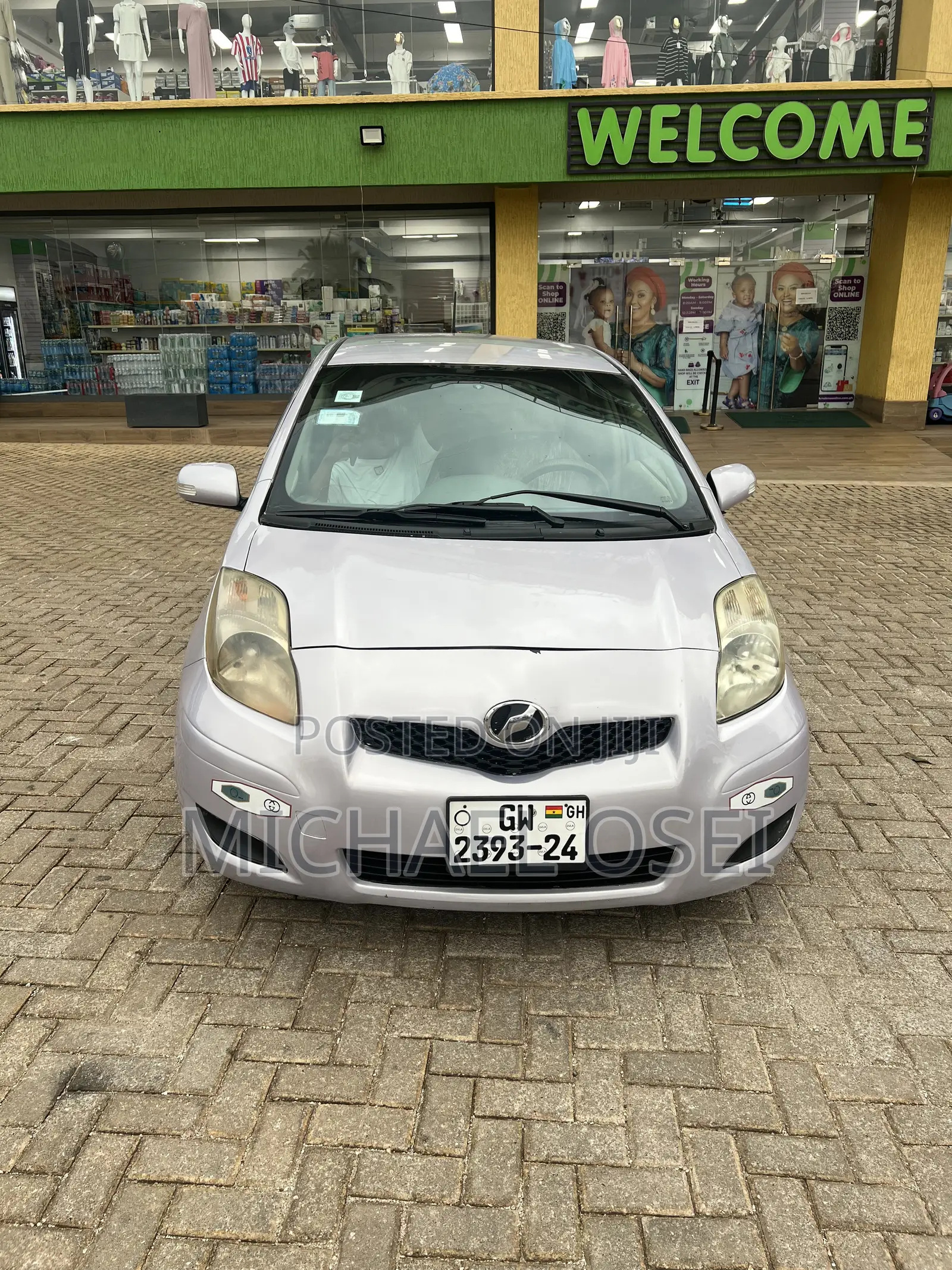 Toyota Vitz 2010 Silver