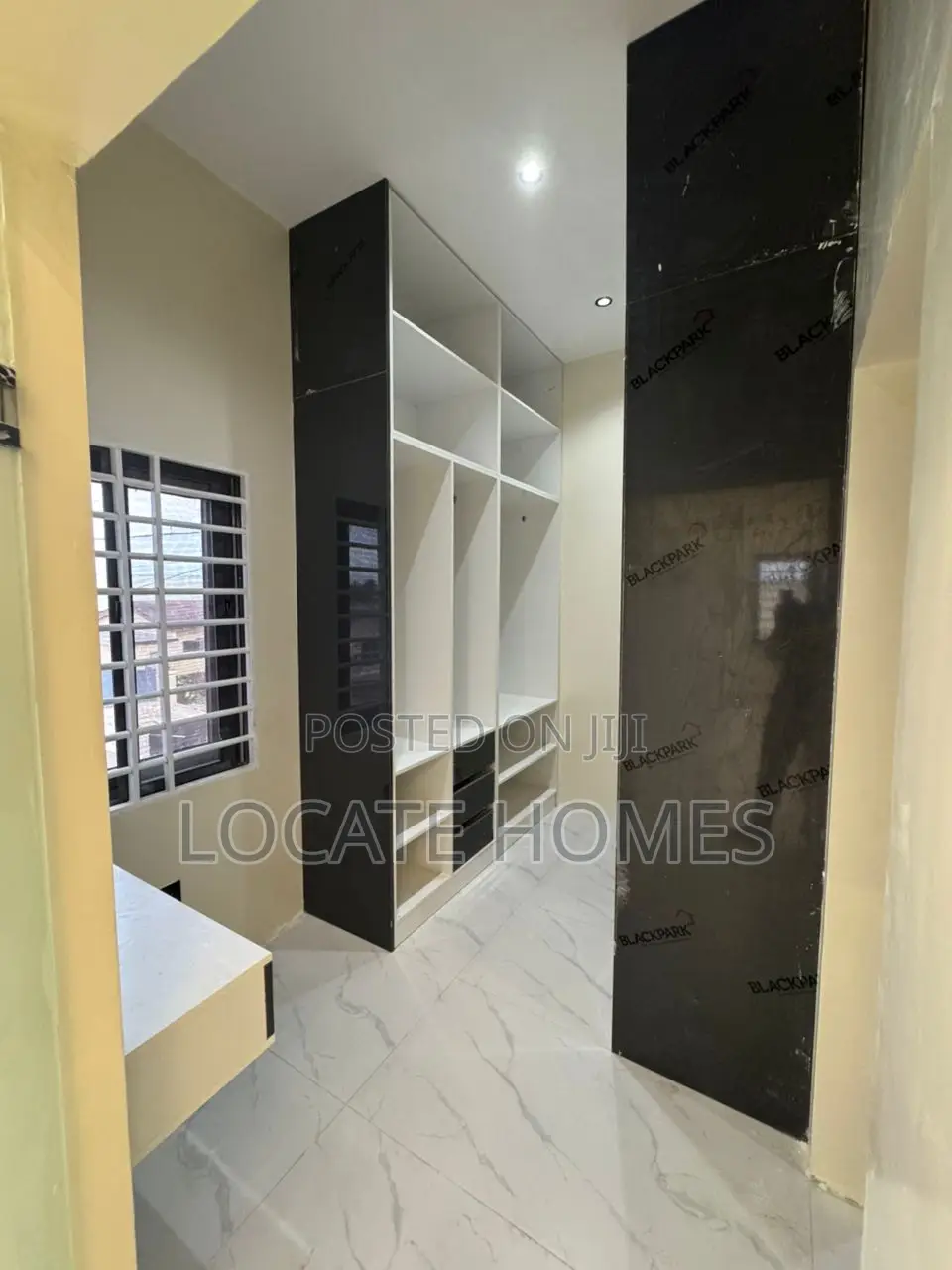 Furnished 4bdrm Apartment in Exhibition for sale