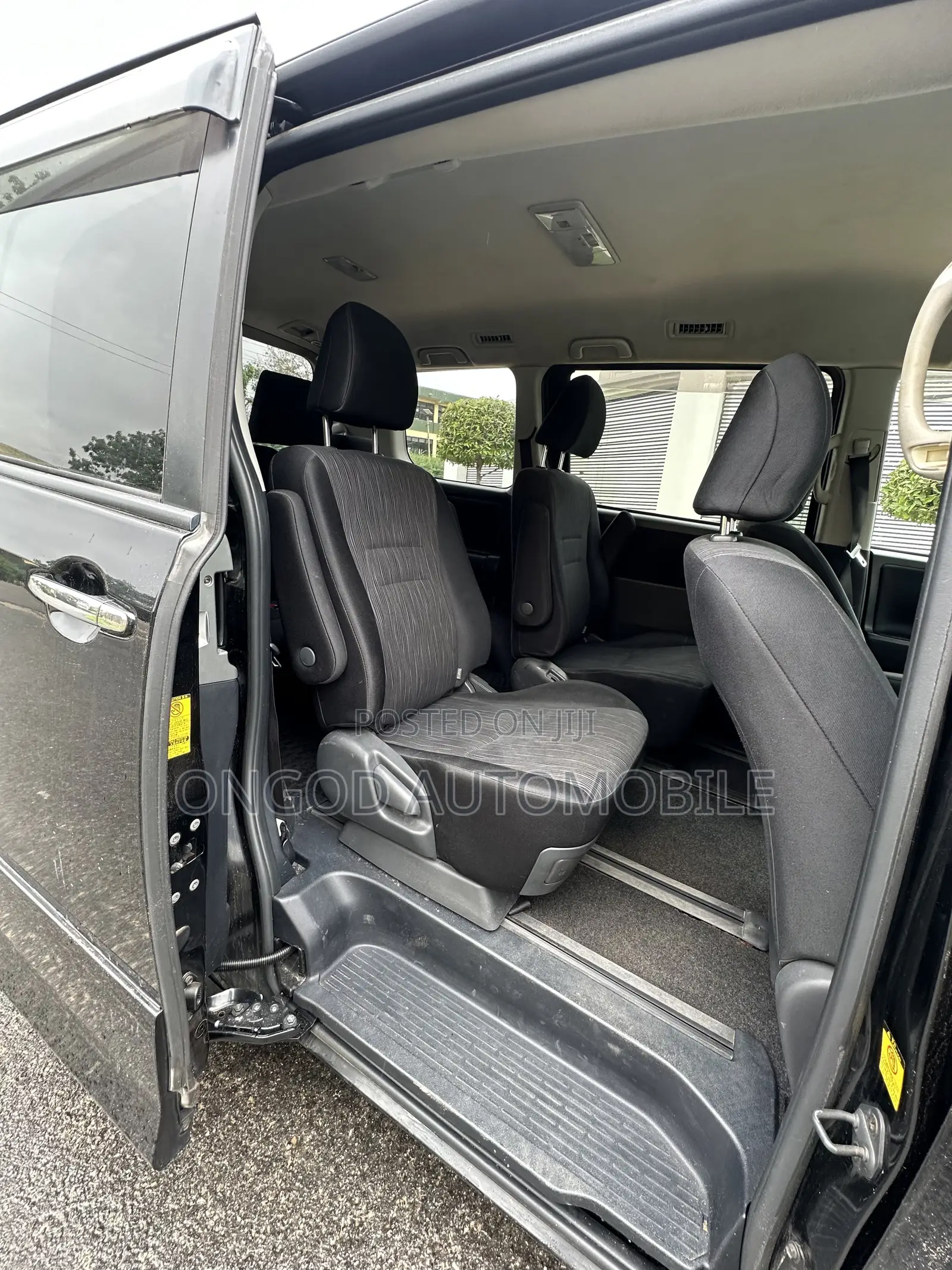 Toyota Voxy 2013 Black