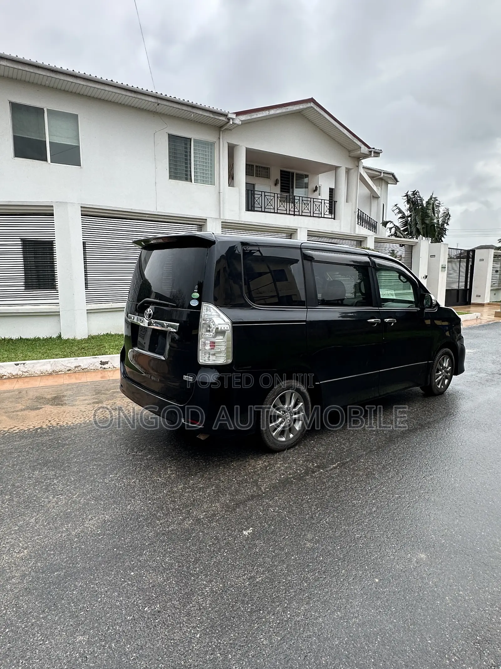 Toyota Voxy 2013 Black