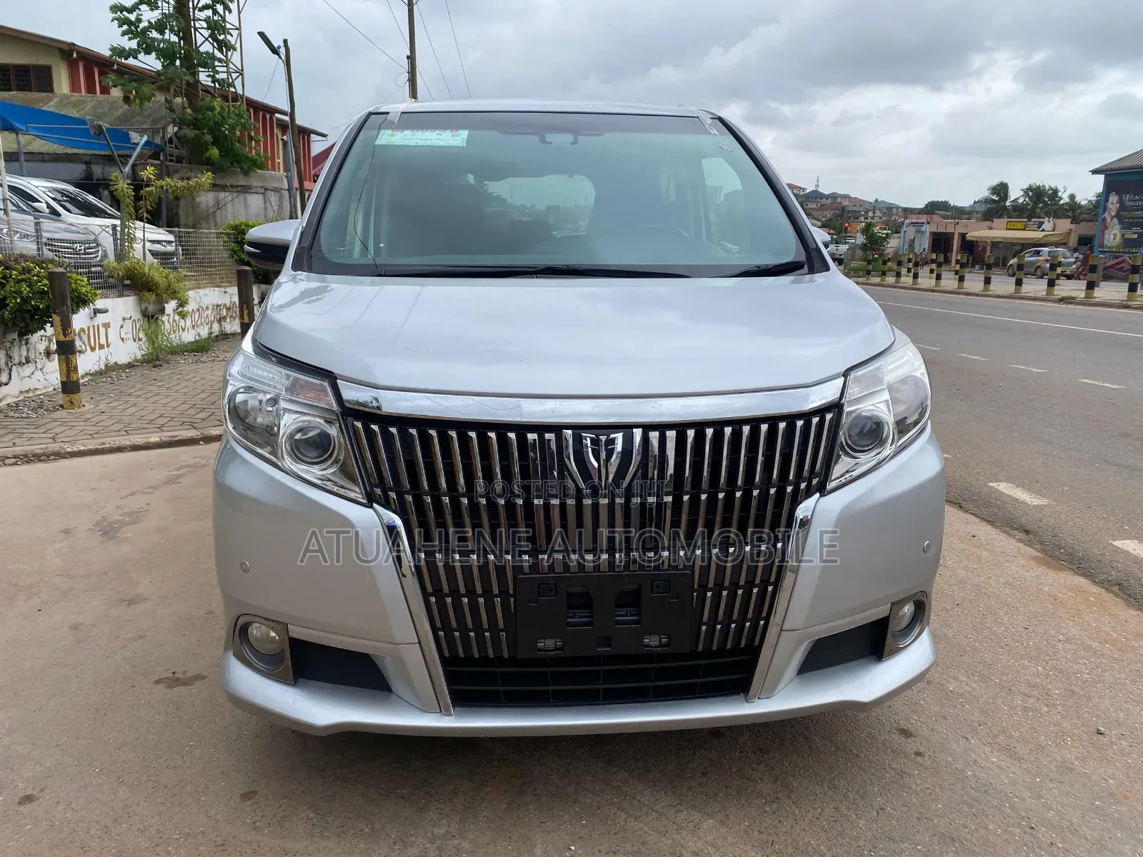 Toyota Esquire 2016 Silver
