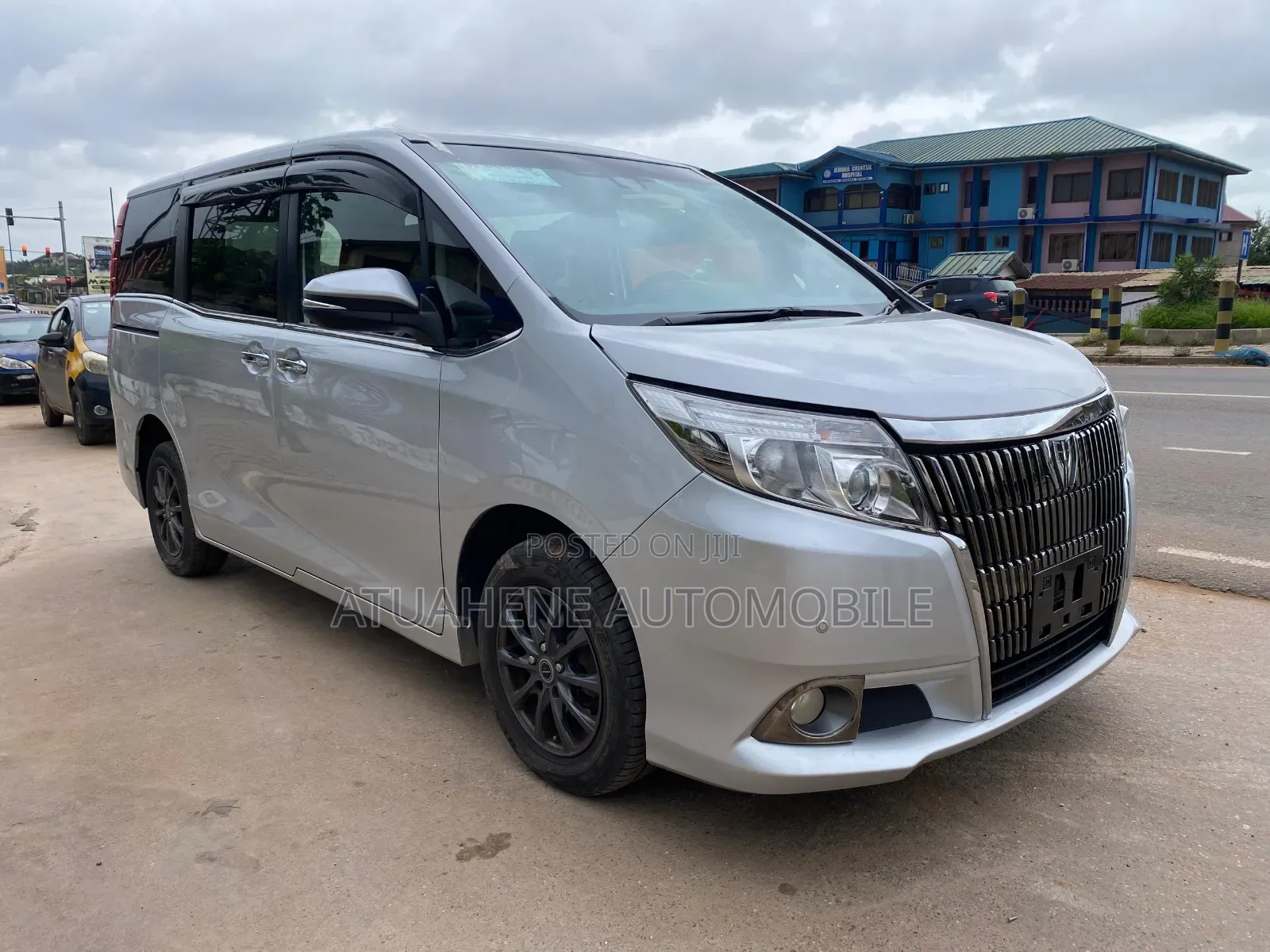 Toyota Esquire 2016 Silver