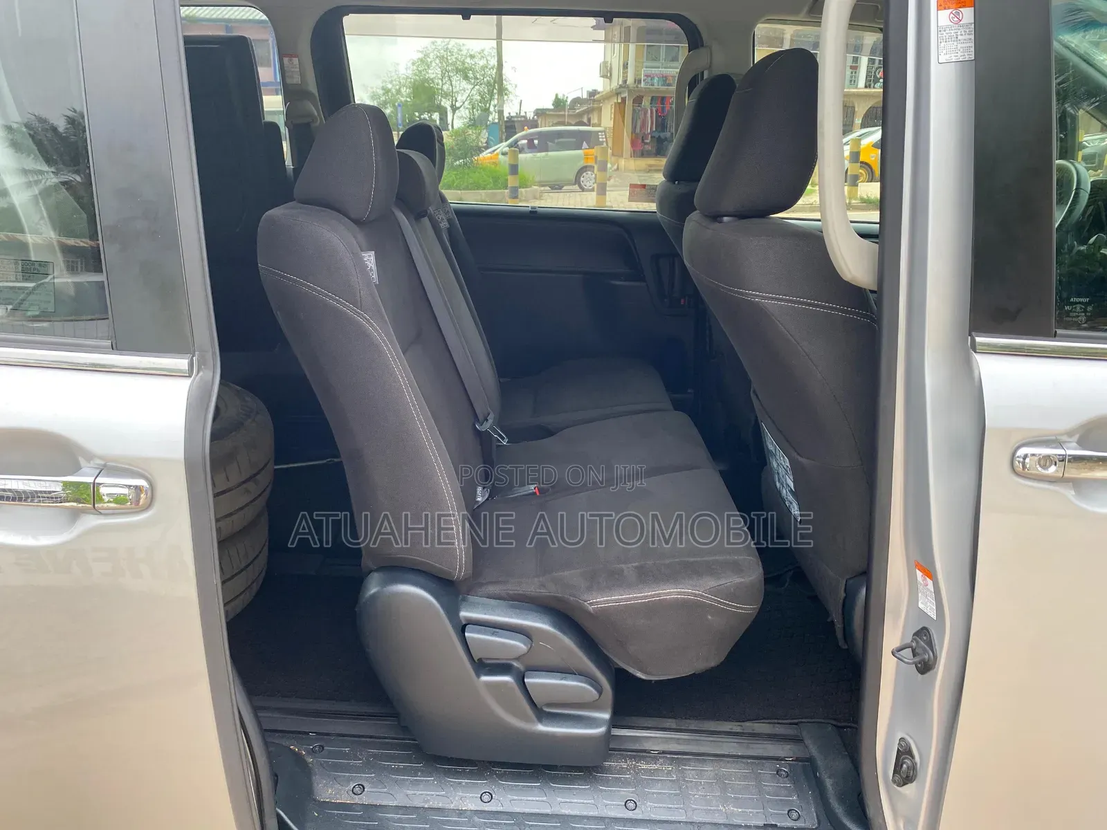 Toyota Esquire 2016 Silver