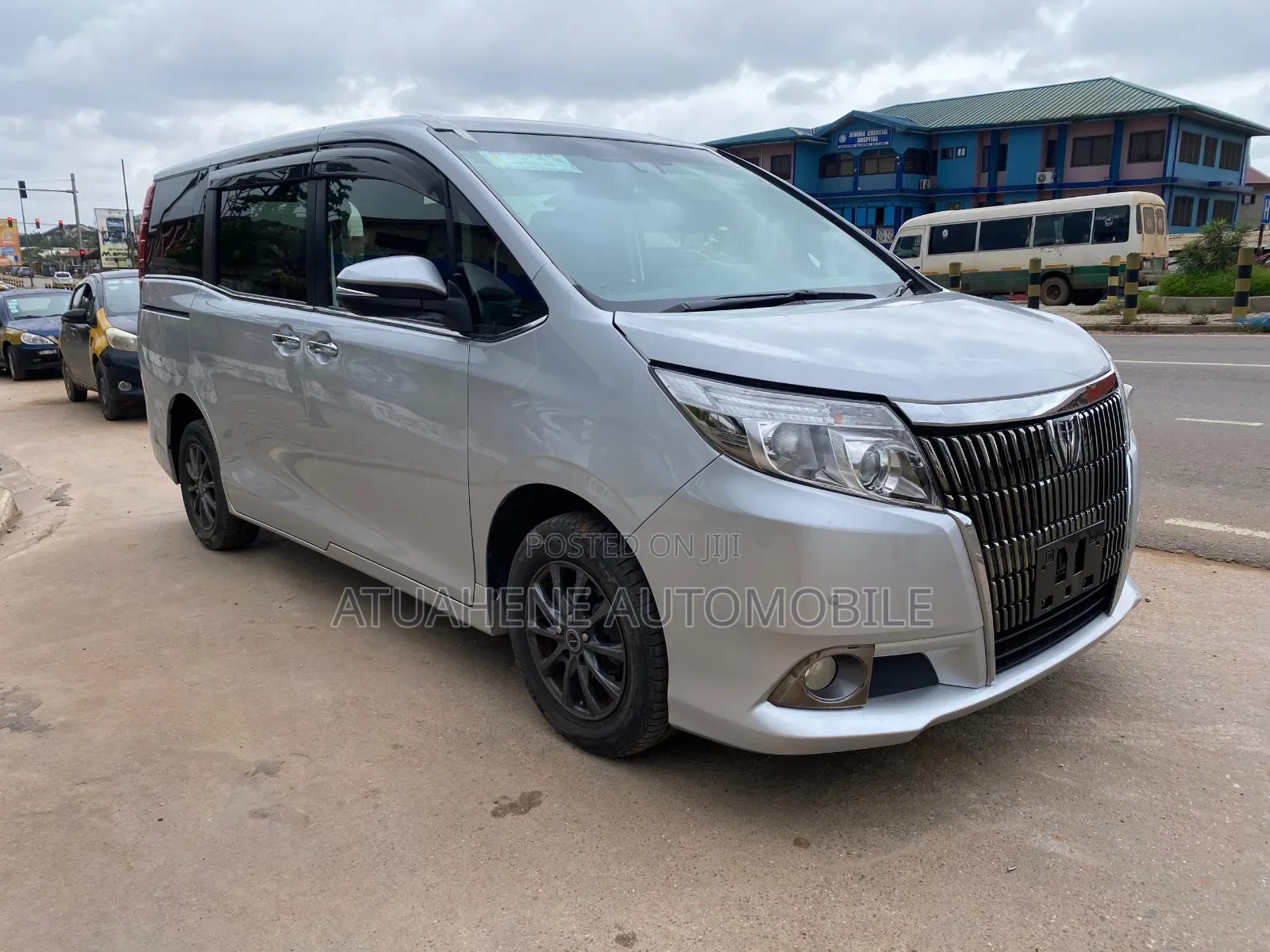 Toyota Esquire 2016 Silver
