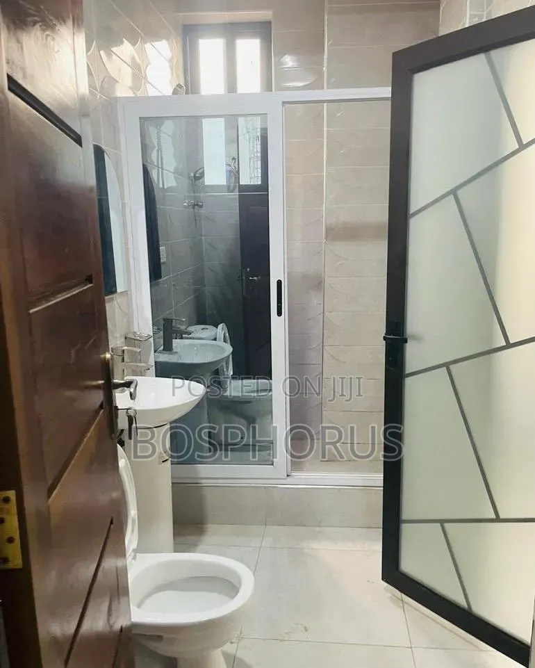 2bdrm Apartment in Lapaz Racecourse, Nyanmekye for rent