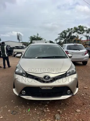 Toyota Vitz 1.3 AWD 5dr 2015 Gold