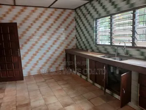 7bdrm House in Atasamanso, Kumasi Metropolitan for sale