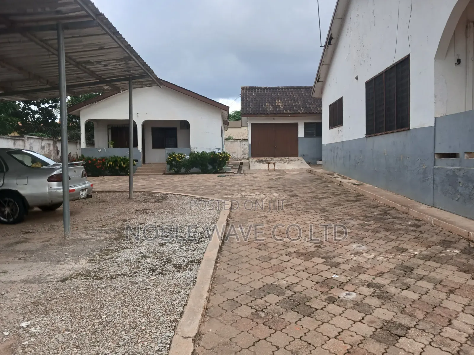 7bdrm House in Atasamanso, Kumasi Metropolitan for sale