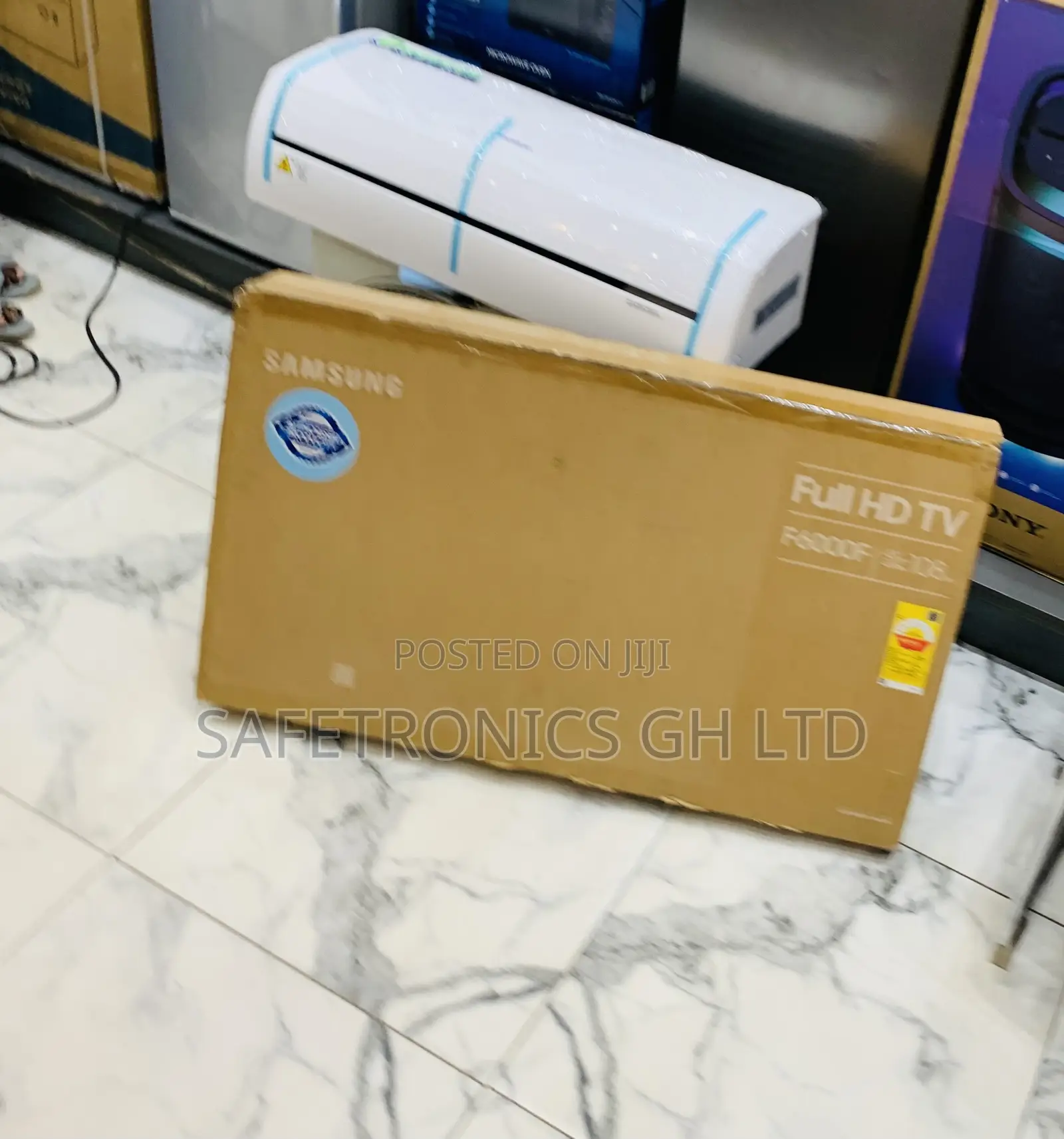 Sealed Black Samsung 43" Crystal Uhd U8000f Smart Tv (2025)