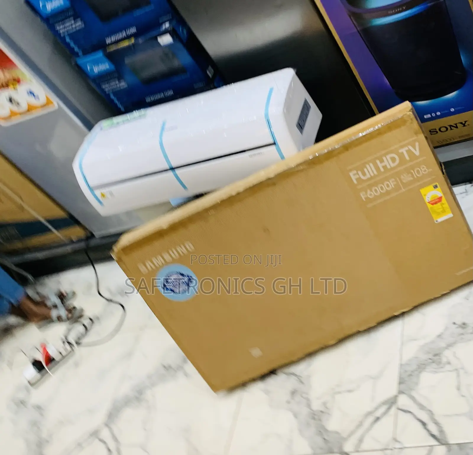 Sealed Black Samsung 43" Crystal Uhd U8000f Smart Tv (2025)