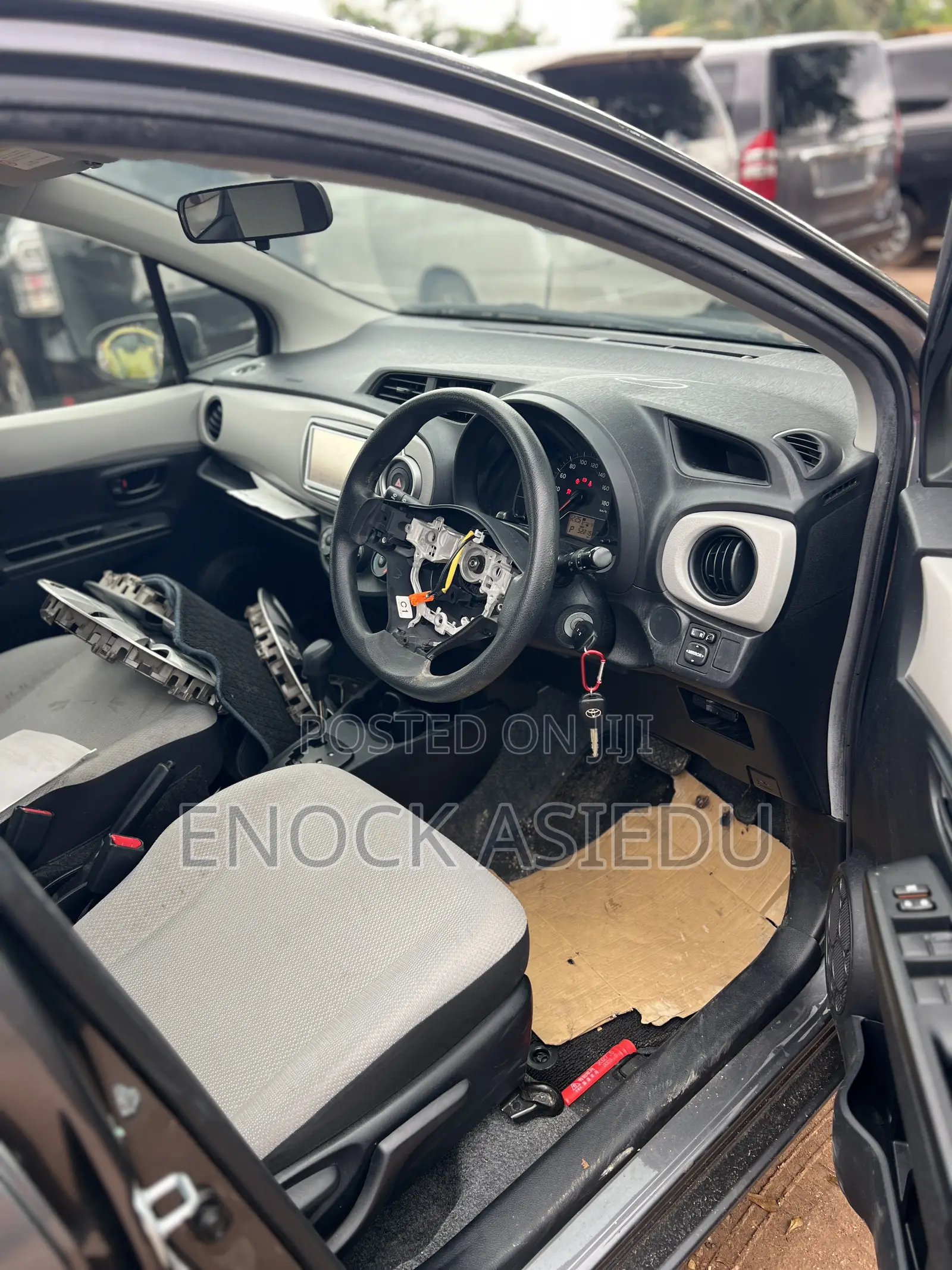 Toyota Vitz 1.3 AWD 5dr 2013 Gray