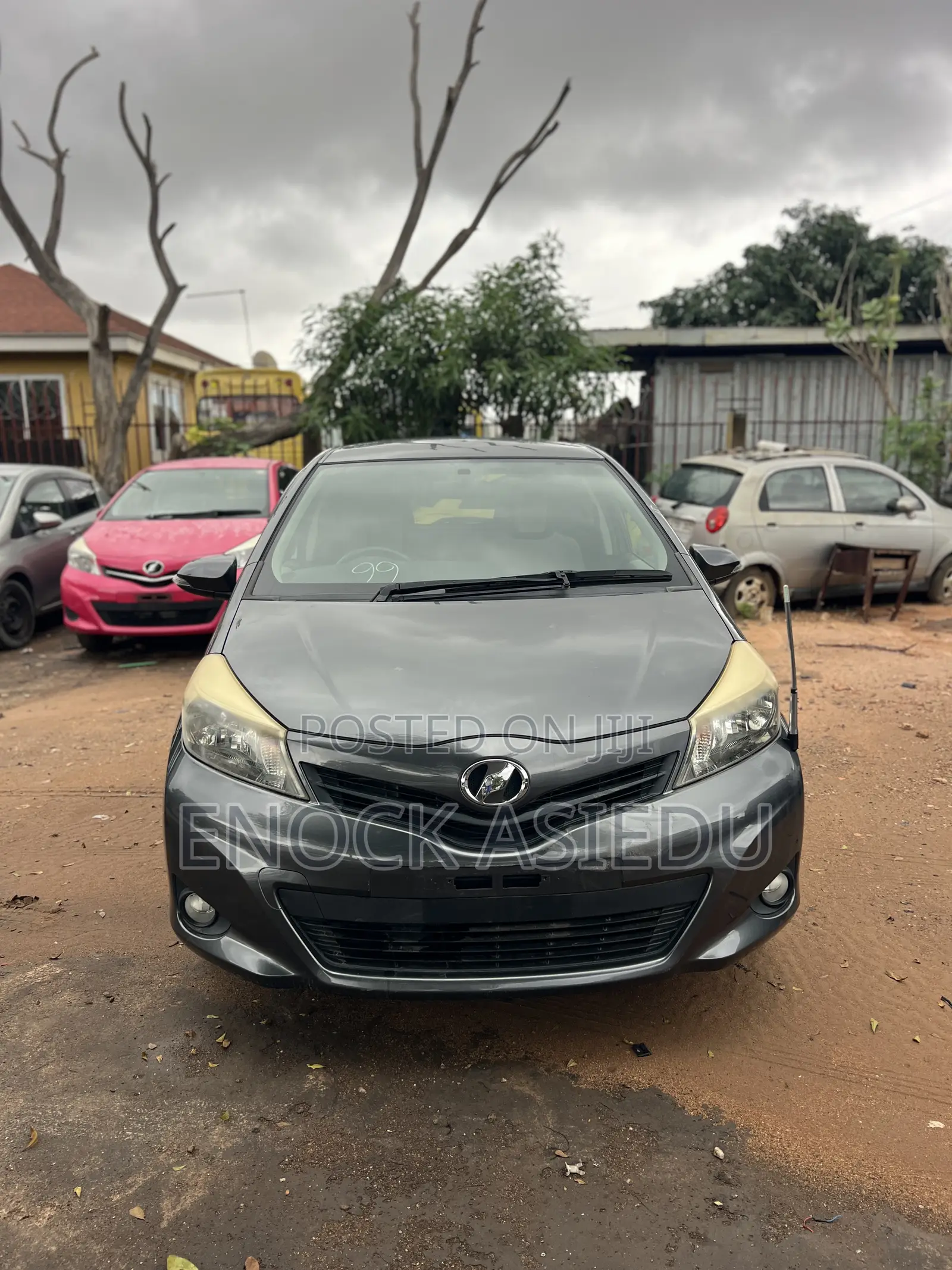 Toyota Vitz 1.3 AWD 5dr 2013 Gray