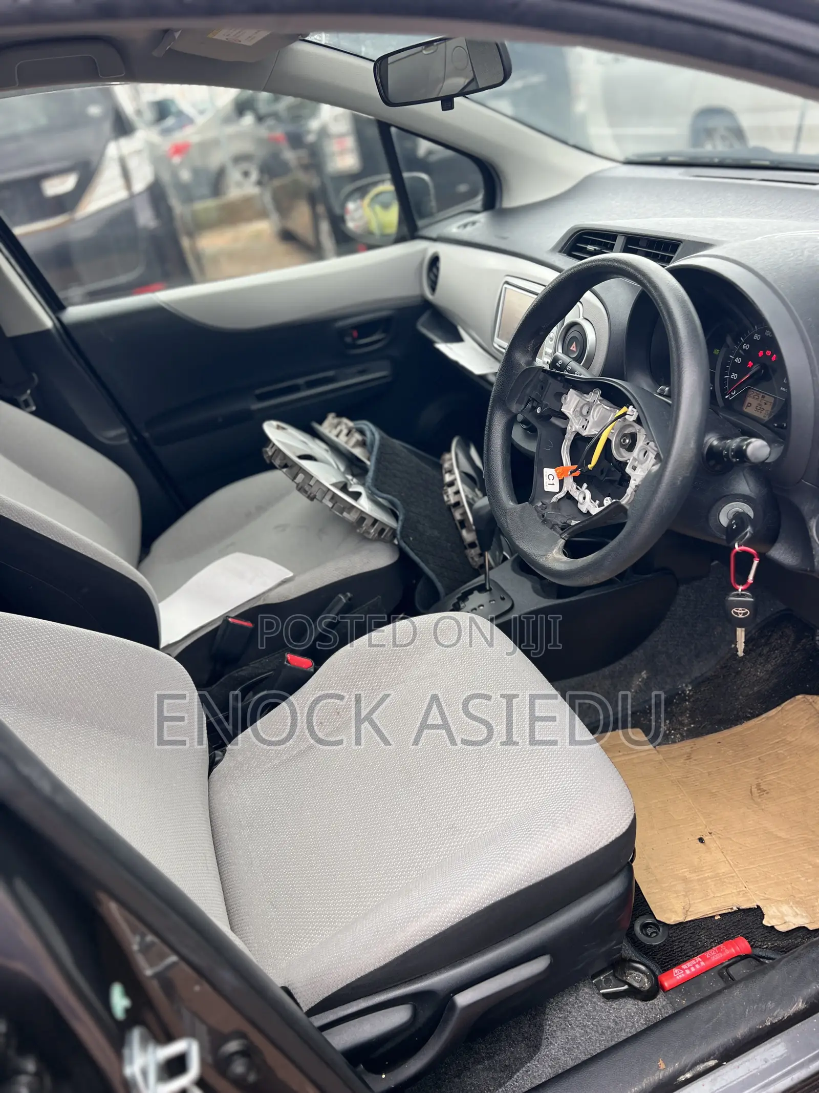 Toyota Vitz 1.3 AWD 5dr 2013 Gray