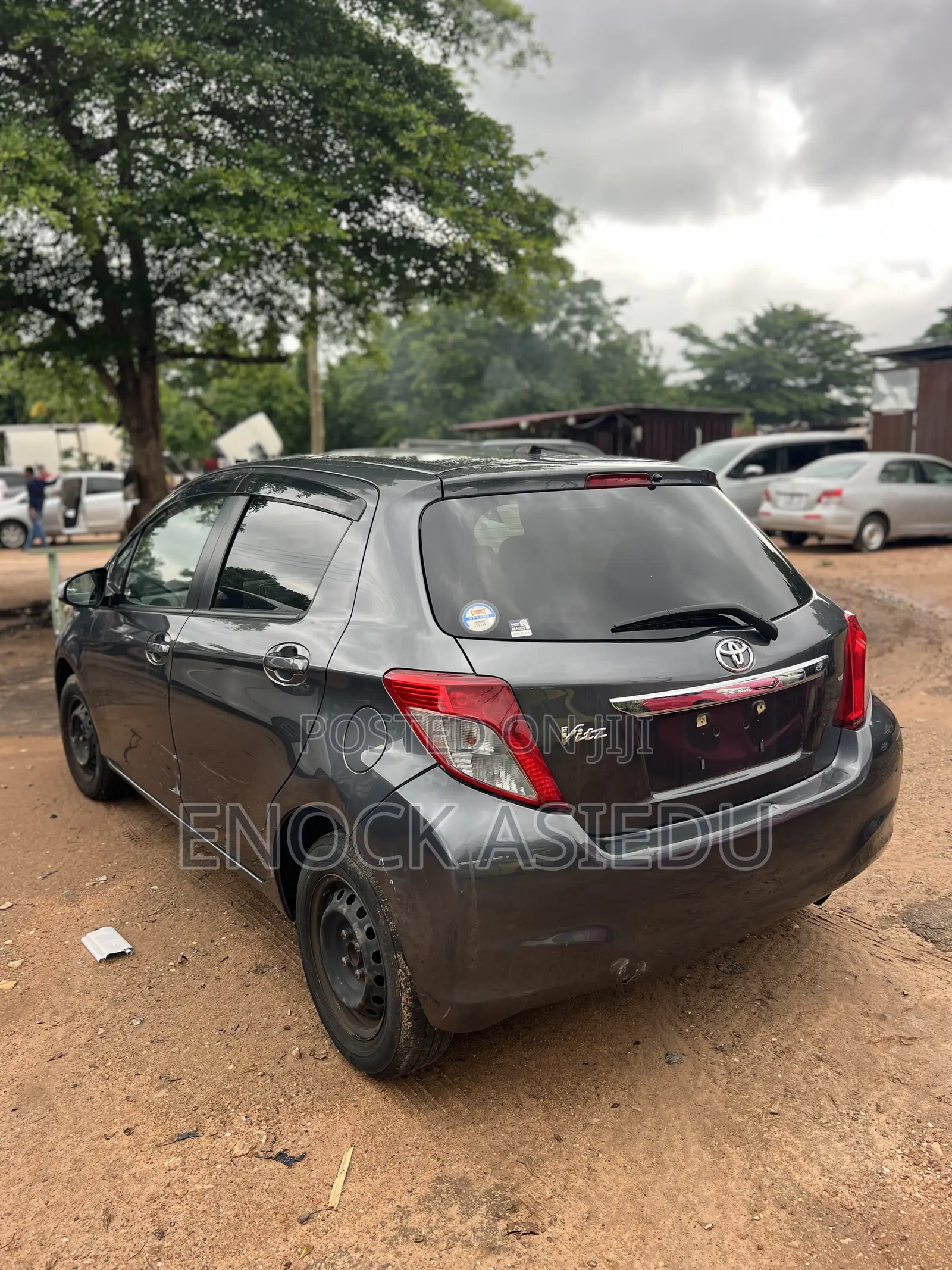 Toyota Vitz 1.3 AWD 5dr 2013 Gray