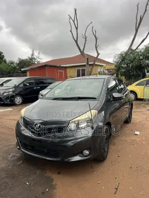 Toyota Vitz 1.3 AWD 5dr 2013 Gray