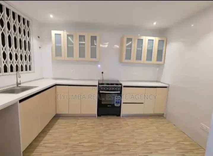 2bdrm Apartment in Tiyumba Real Estate, The Mall for rent