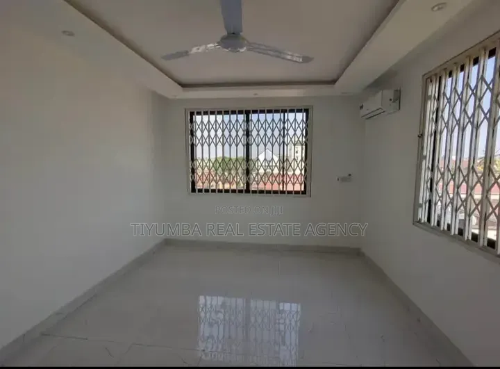 2bdrm Apartment in Tiyumba Real Estate, The Mall for rent