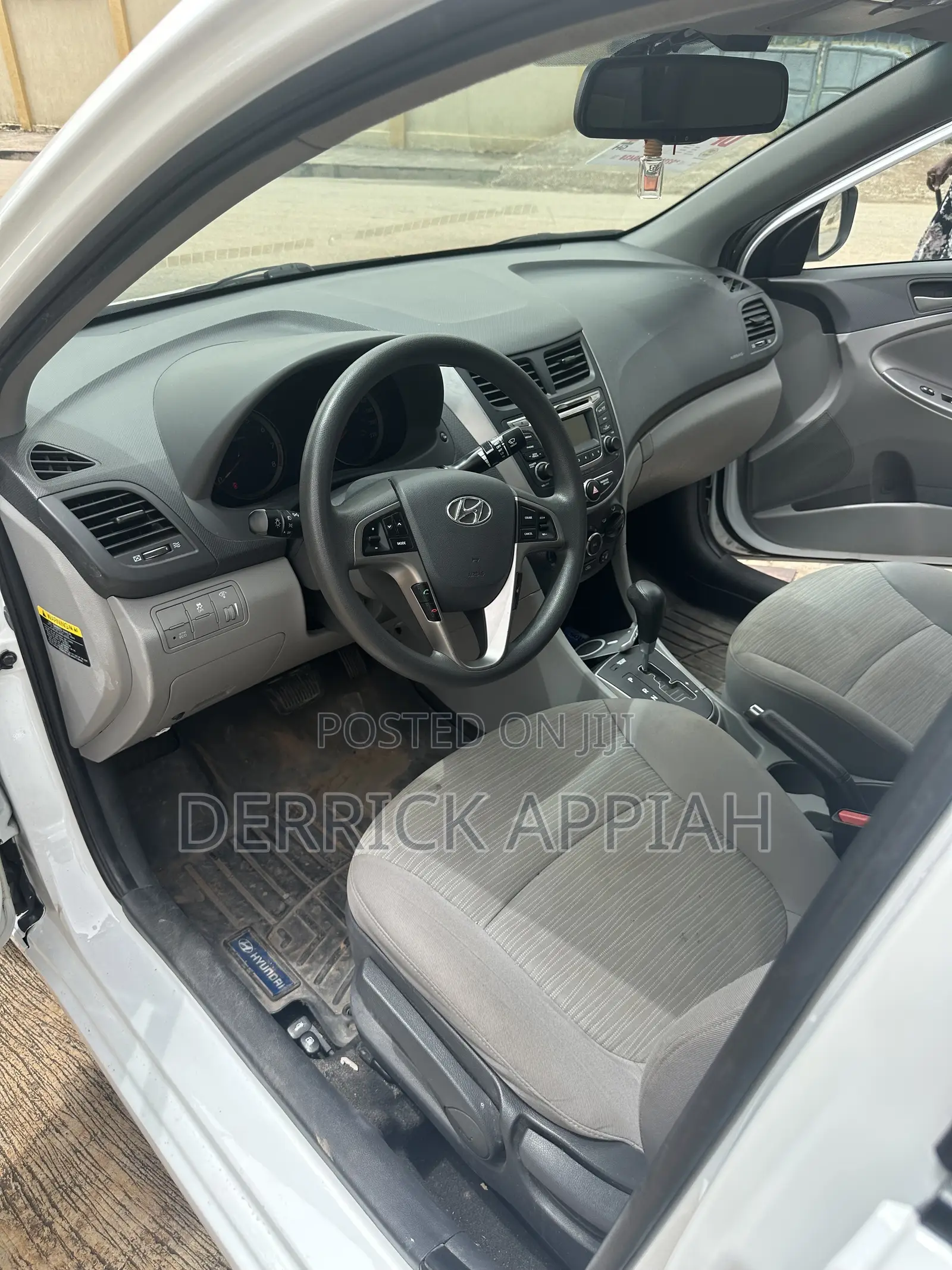 Hyundai Accent SE Sedan 2017 White
